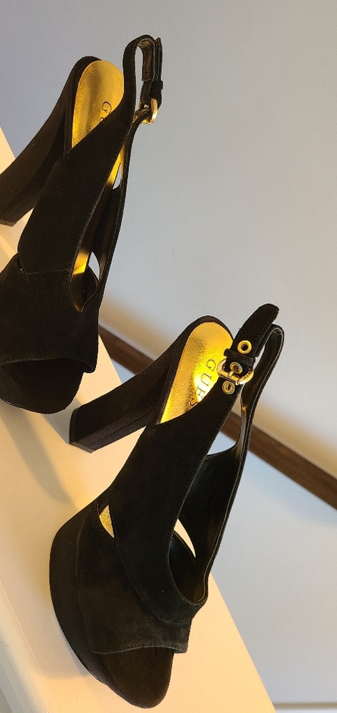Guess Gwpizana Peek a book Slingbacks